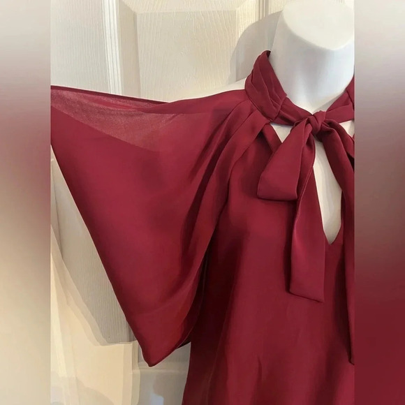 Bebe Burgundy Mock Neck Keyhole Halter‎ Top Small - Picture 8 of 10